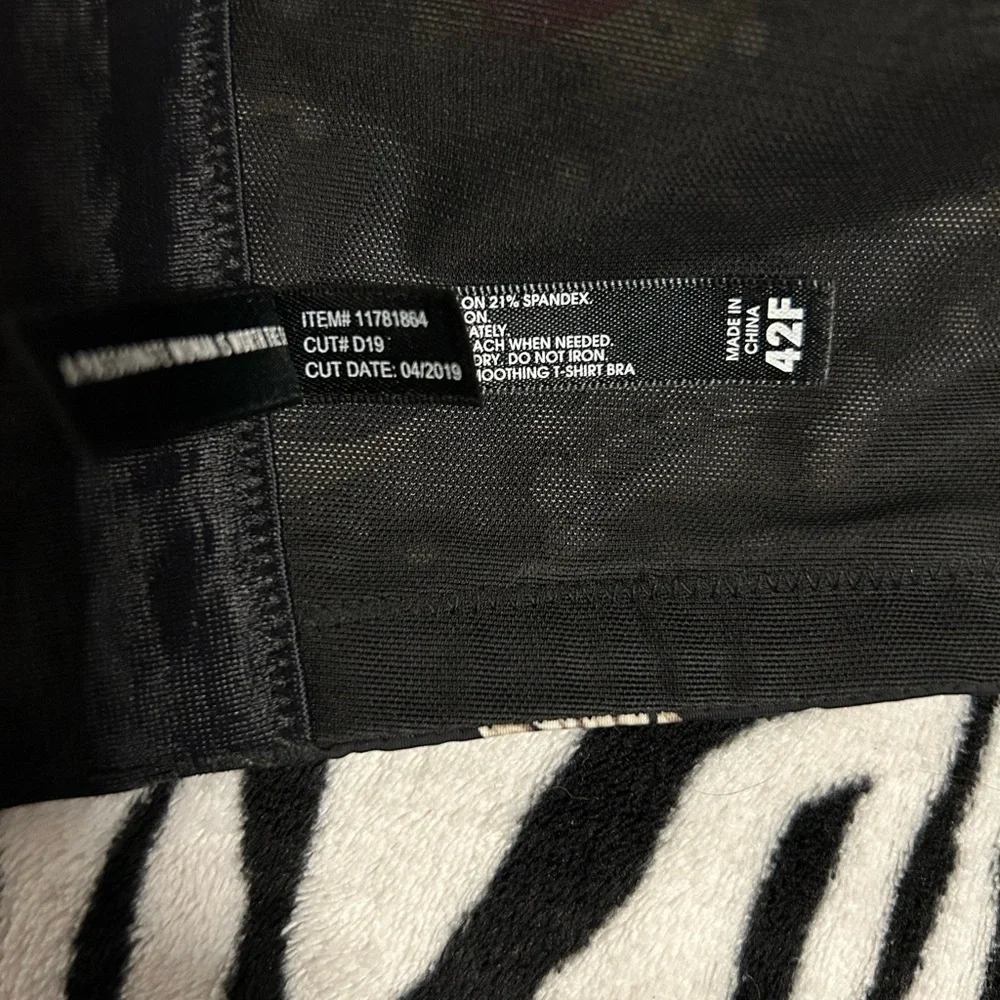 Torrid sz 42F black/heart print back smoothing tee-shirt bra - Picture 4 of 6